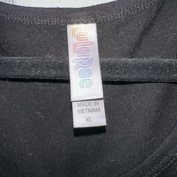 LuLaRoe Black Short Sleeve Tee -Size XL - Picture 2 of 3